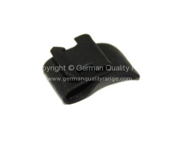 German quality clip to hold glass channel 68-79 - OEM PART NO: 111837421